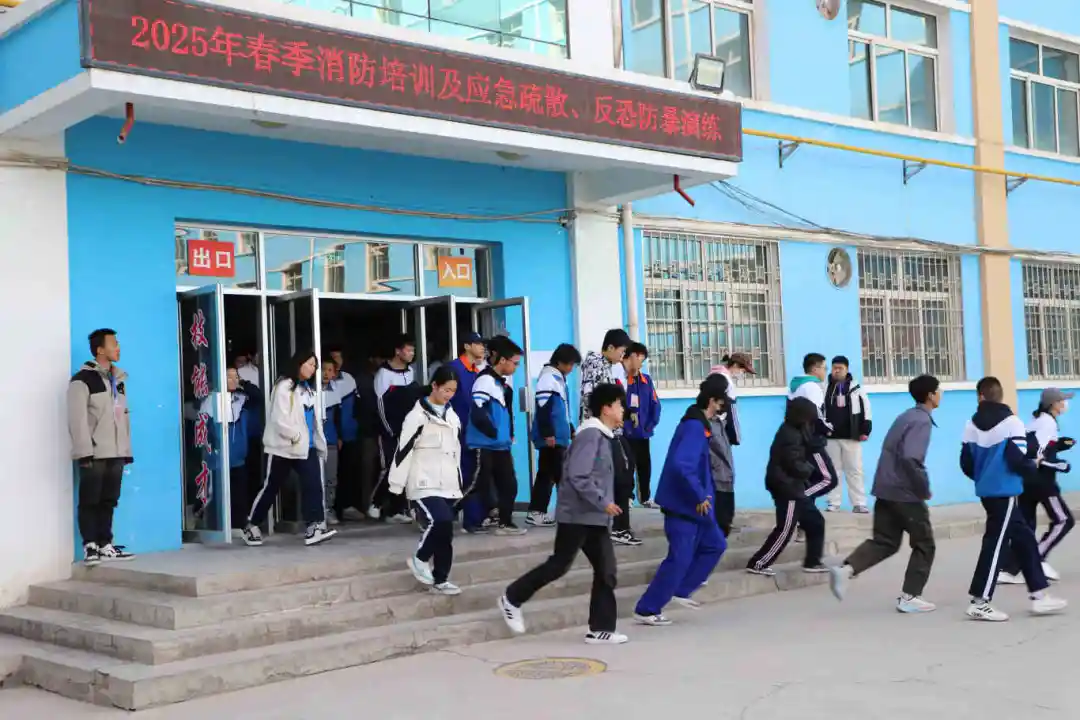学院开展消防安全培训及应急疏散反恐防暴演练